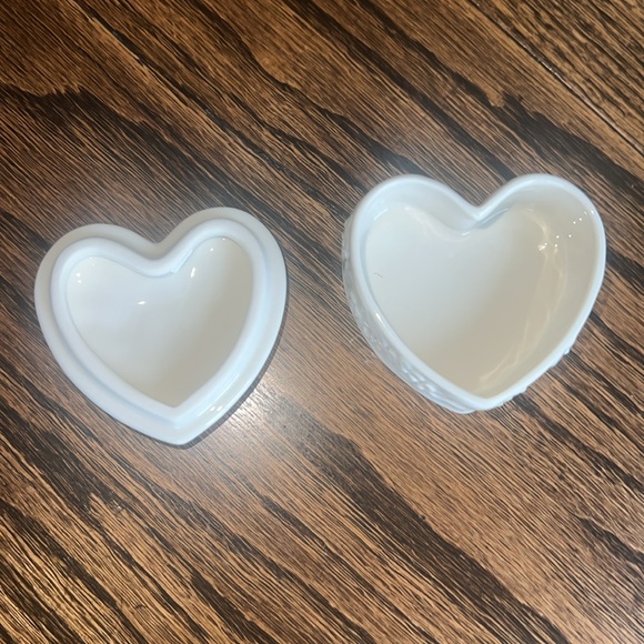 Lenox Wedding Promises heart shaped porcelain box with lid - Picture 2 of 4